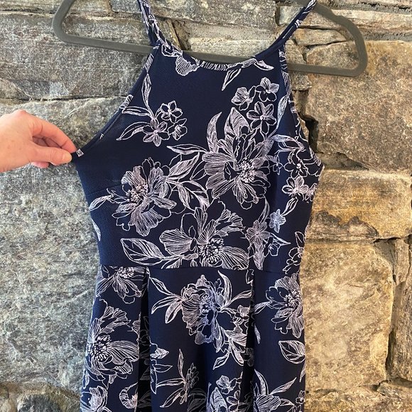Soprano Navy / White Floral Halter Fit and Flare Dress Sz Med (juniors) NWT - Picture 3 of 7